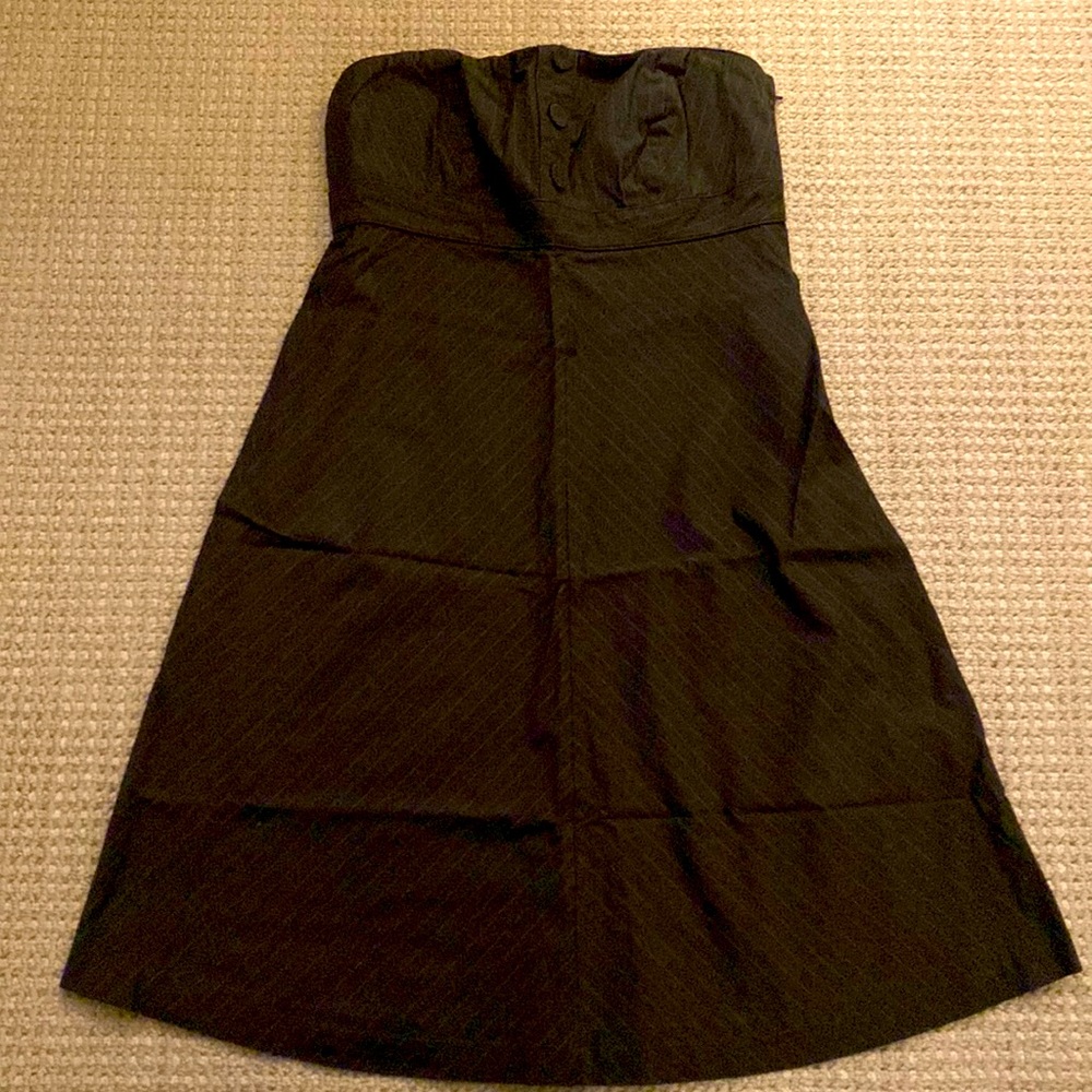 3/$20 Gap Grey Casual strapless below the knee dress size 6 excellent condition